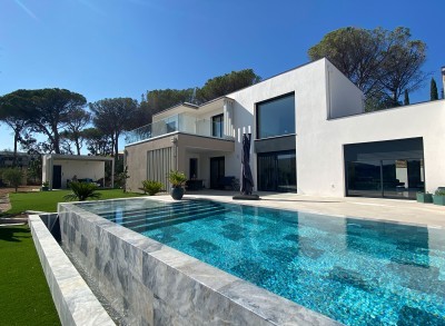 Présentation de M. Dogan, Architecte DPLG à Ainay-le-Château à Ainay-le-Château